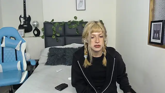 Amnesia  online show from September 29, 1:39 pm