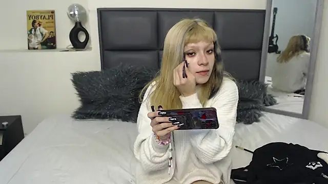 Snapshot of Amnesia_ chatting on September 15, 1:22 pm Amnesia online show from September 15, 1:22 pm