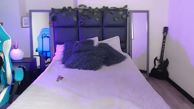 Snapshot of Amnesia_ chatting on December 18, 2:21 pm Amnesia online show from December 18, 2:21 pm