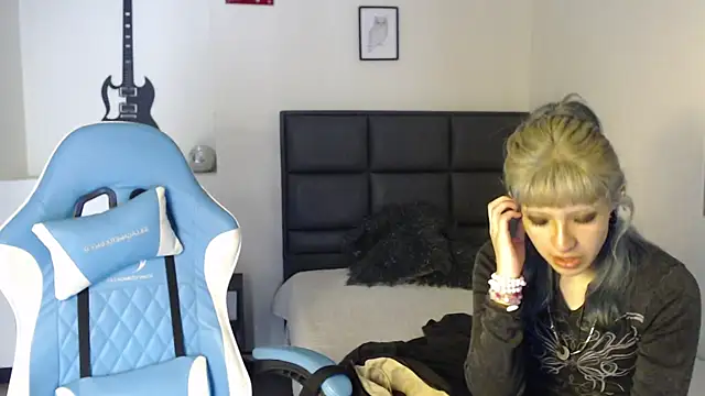 Snapshot of Amnesia_ chatting on November 5, 12:41 pm Amnesia online show from November 5, 12:41 pm