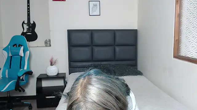 Snapshot of Amnesia_ chatting on November 4, 1:15 pm Amnesia online show from November 4, 1:15 pm