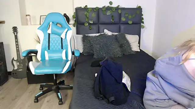 Amnesia  online show from September 26, 1:07 pm