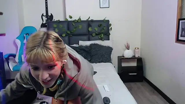 Amnesia  online show from October 5, 12:18 pm