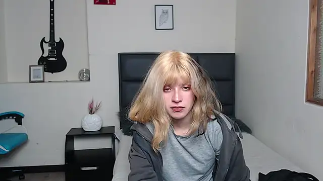 Snapshot of Amnesia_ chatting on October 30, 2:25 pm Amnesia online show from October 30, 2:25 pm