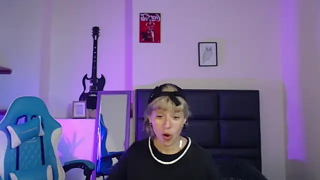 Snapshot of Amnesia_ chatting on November 11, 12:55 pm Amnesia online show from November 11, 12:55 pm