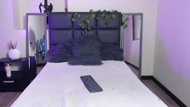 Snapshot of Amnesia_ chatting on November 10, 1:05 pm Amnesia online show from November 10, 1:05 pm