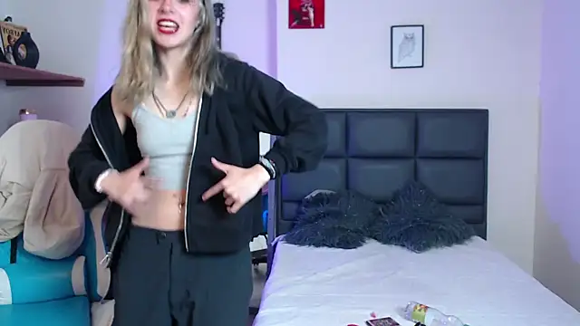 Snapshot of Amnesia_ chatting on November 13, 12:53 pm Amnesia online show from November 13, 12:53 pm