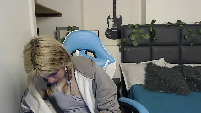 Snapshot of Amnesia_ chatting on December 3, 12:48 pm Amnesia online show from December 3, 12:48 pm