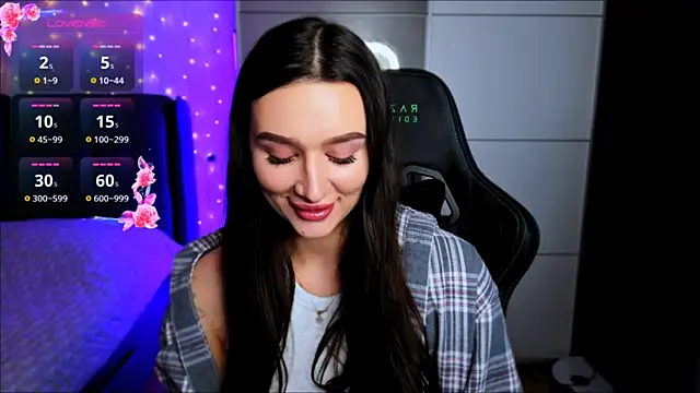 Veronica Larsson online show from February 12, 3:01 pm