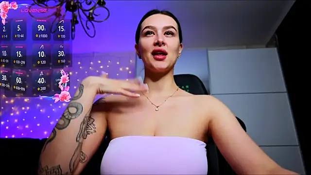 Snapshot of Veronica_Larsson chatting on April 21, 6:58 pm Veronica Larsson online show from April 21, 6:58 pm