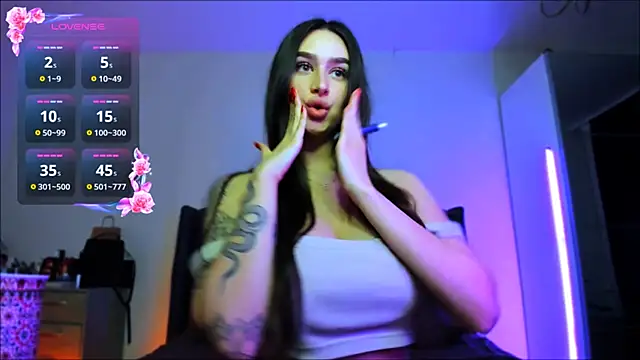 Veronica Larsson online show from September 27, 6:25 pm