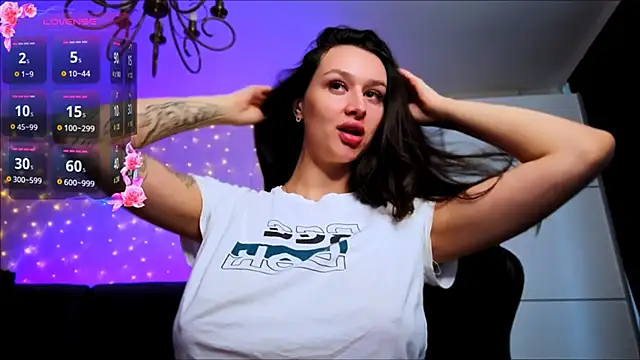 Veronica Larsson online show from April 4, 10:55 am