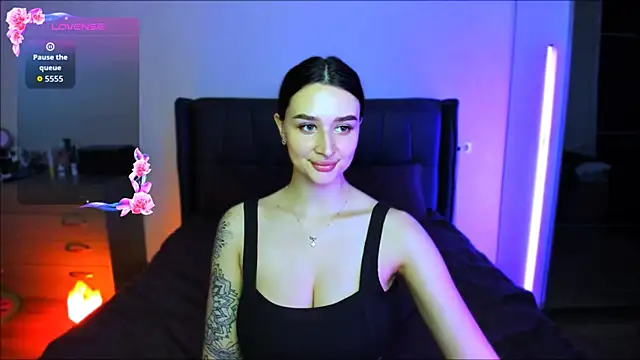 Veronica Larsson online show from September 12, 4:29 pm