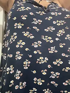 Snapshot of aisha1630 chatting on October 15, 5:06 am aisha1630 online show from October 15, 5:06 am