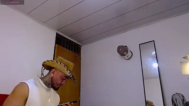 tommyblessd1 online show from May 29, 5:46 am