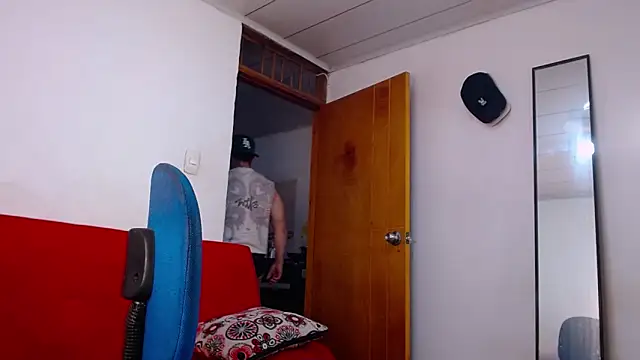 tommyblessd1 online show from May 21, 1:19 pm