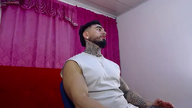 Snapshot of tommyblessd1 chatting on July 17, 5:37 am tommyblessd1 online show from July 17, 5:37 am