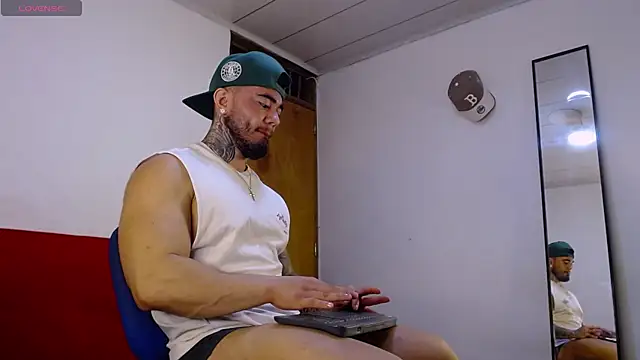 tommyblessd1 online show from June 3, 8:48 am