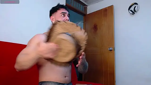 tommyblessd1 online show from November 30, 8:04 am