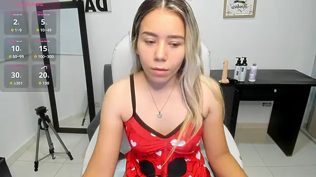 Aiilyn Ds online show from September 19, 9:35 am