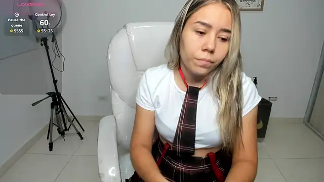 Aiilyn Ds online show from September 11, 9:42 am