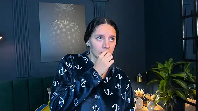 Snapshot of aliceandsia chatting on September 18, 1:41 am aliceandsia online show from September 18, 1:41 am