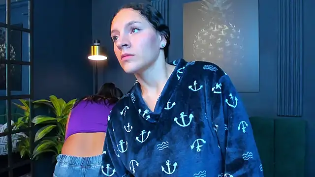 Snapshot of aliceandsia chatting on September 29, 12:11 pm aliceandsia online show from September 29, 12:11 pm