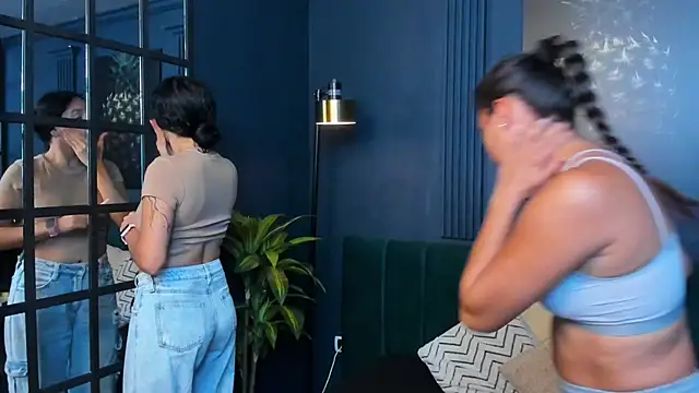 aliceandsia online show from November 4, 7:28 pm