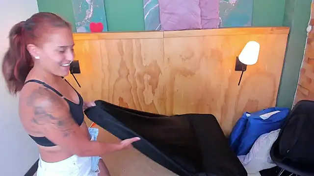 aliceandsia online show from December 5, 7:12 pm