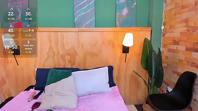 aliceandsia online show from December 21, 11:45 am