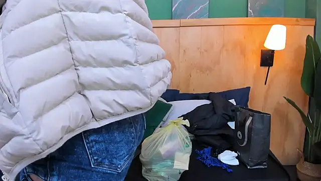 aliceandsia online show from December 20, 3:37 pm