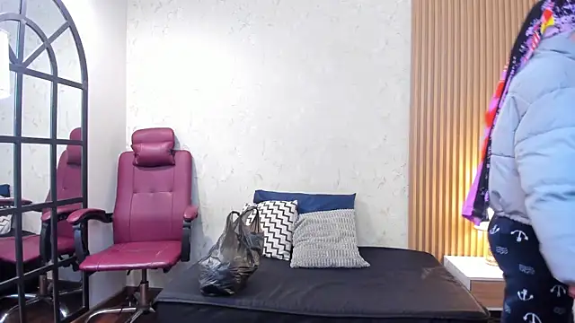 aliceandsia online show from April 19, 12:17 pm