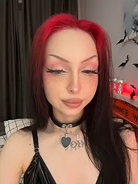 Lina Thornton  online show from November 13, 9:30 pm