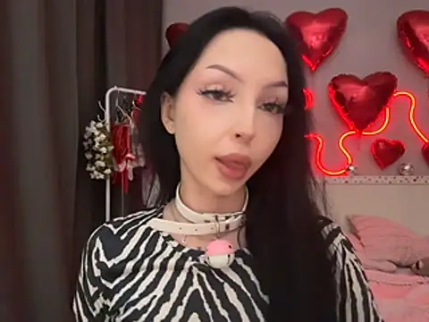 Lina Thornton  online show from July 28, 4:27 pm