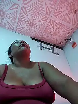 Naomi-Mature online show from March 31, 7:05 pm