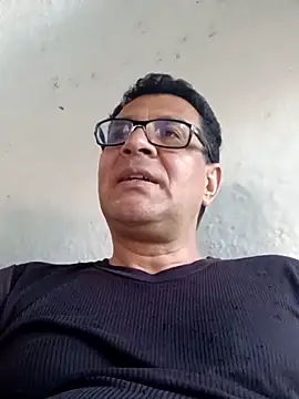 Snapshot of voyerista50 chatting on October 25, 10:21 pm voyerista50 online show from October 25, 10:21 pm