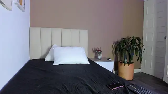 Snapshot of Samyscott_ chatting on May 8, 8:56 pm Samyscott online show from May 8, 8:56 pm