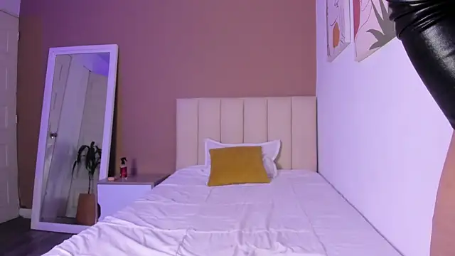 Snapshot of Samyscott_ chatting on June 5, 9:53 pm Samyscott online show from June 5, 9:53 pm