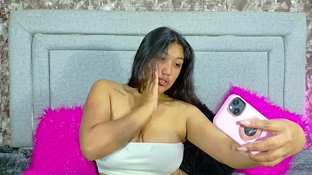 Snapshot of SharaRous chatting on January 16, 11:58 am SharaRous online show from January 16, 11:58 am