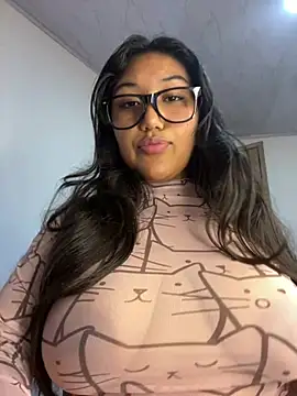 Snapshot of SharaRous chatting on February 1, 1:04 am SharaRous online show from February 1, 1:04 am