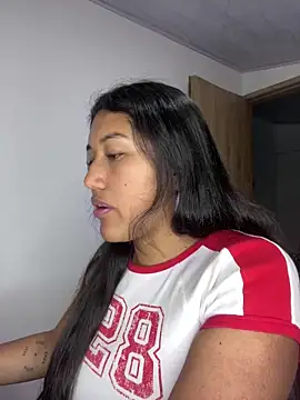 Snapshot of SharaRous chatting on December 20, 12:35 am SharaRous online show from December 20, 12:35 am