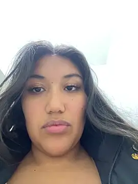 Snapshot of SharaRous chatting on February 13, 5:35 pm SharaRous online show from February 13, 5:35 pm