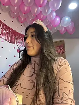 Snapshot of SharaRous chatting on February 24, 12:33 am SharaRous online show from February 24, 12:33 am