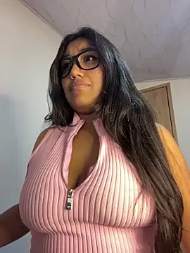 Snapshot of SharaRous chatting on February 3, 2:53 am SharaRous online show from February 3, 2:53 am