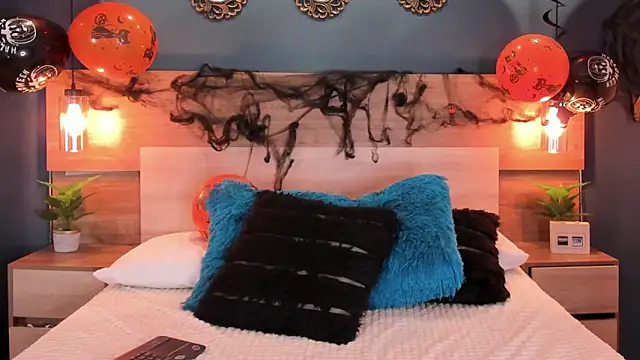 Snapshot of SusanAdams1 chatting on October 31, 1:35 am SusanAdams1 online show from October 31, 1:35 am