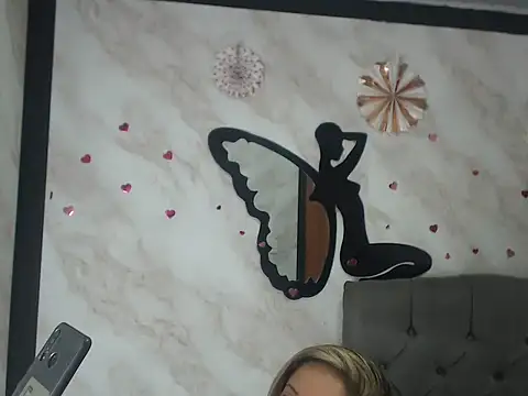 Snapshot of Brenda_bigtitis chatting on October 15, 12:20 am Brenda bigtitis online show from October 15, 12:20 am