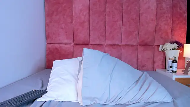 kittyy milk 001 online show from January 9, 8:38 pm