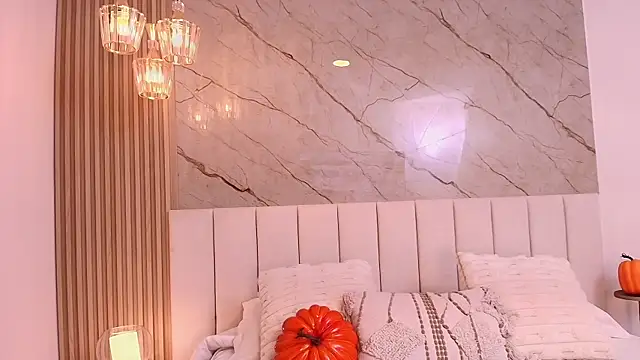 GraceMontgomery online show from October 22, 1:43 pm