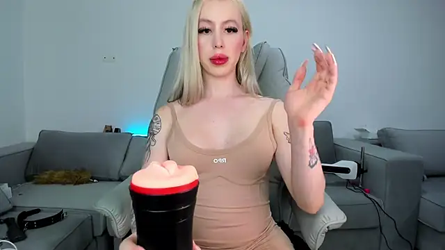 Sweet Soffi online show from December 14, 2:18 am