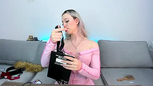 Sweet Soffi online show from October 17, 2:59 am